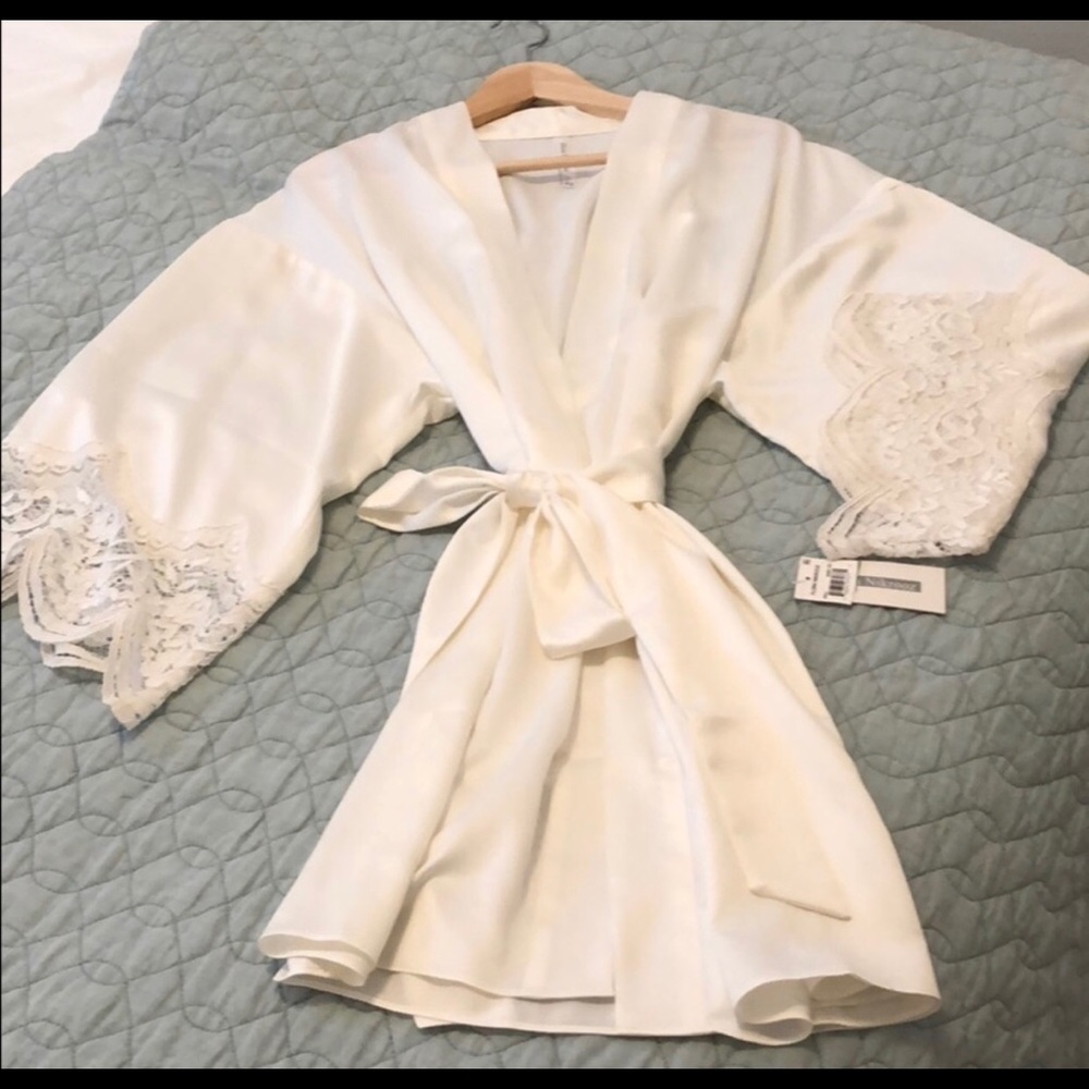 flora Nikarooz ivory lace robe bridal anthro
